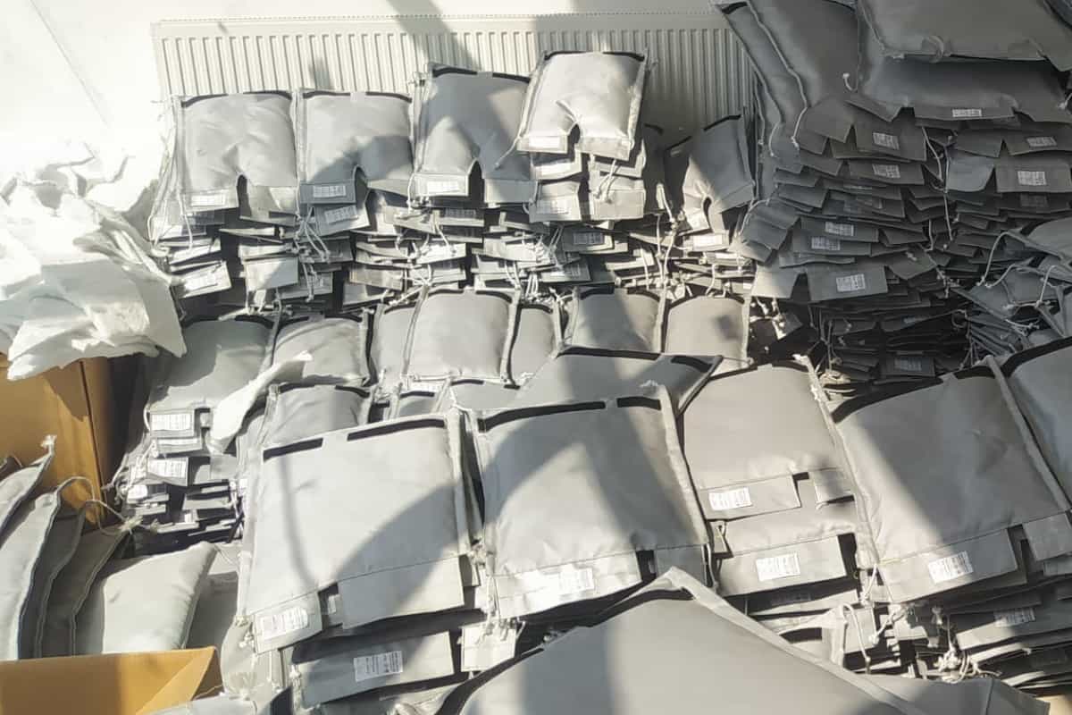 Dirsek bölgelerinde uygulanan sökülebilir izolasyon ceketi çözümü